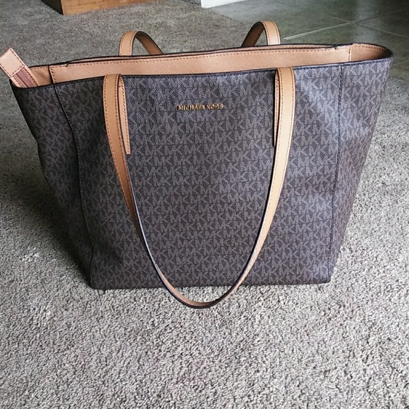 Michael Kors Handbags - Michael Kors tote
